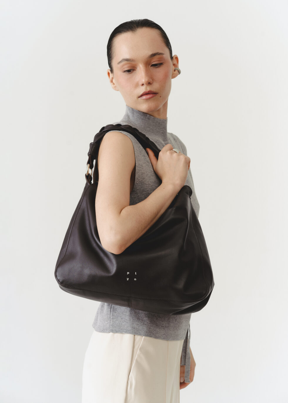 хобо сумка коричнева на плечі